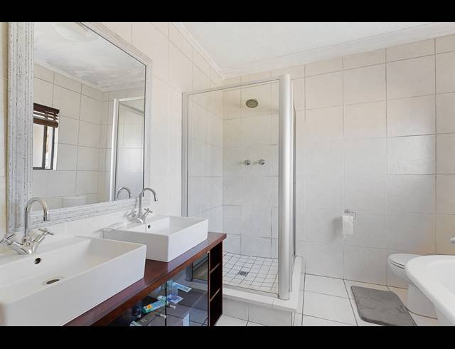 2 BEDROOM APARTMENT FOR SALE IN SUNNINGHILL